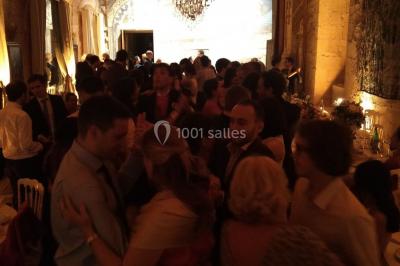 Miniature DJ Tocane-Saint-Apre (Dordogne) - Alliance Animation #29 Installation de matériel audio et éclairage dans une tente, avec une décoration sur le thème d'Halloween.