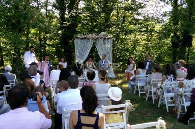 Miniature DJ Tocane-Saint-Apre (Dordogne) - Alliance Animation #32 Installation de matériel audio et éclairage dans une tente, avec une décoration sur le thème d'Halloween.