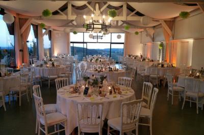 Miniature DJ Tocane-Saint-Apre (Dordogne) - Alliance Animation #33 Installation de matériel audio et éclairage dans une tente, avec une décoration sur le thème d'Halloween.