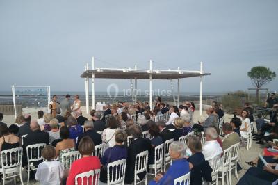 Miniature DJ Tocane-Saint-Apre (Dordogne) - Alliance Animation #35 Installation de matériel audio et éclairage dans une tente, avec une décoration sur le thème d'Halloween.