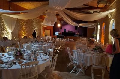 Miniature DJ Tocane-Saint-Apre (Dordogne) - Alliance Animation #43 Installation de matériel audio et éclairage dans une tente, avec une décoration sur le thème d'Halloween.