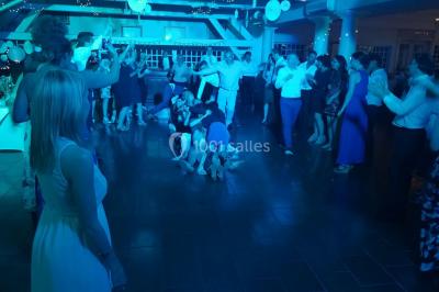 Miniature DJ Tocane-Saint-Apre (Dordogne) - Alliance Animation #46 Installation de matériel audio et éclairage dans une tente, avec une décoration sur le thème d'Halloween.