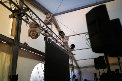Miniature DJ Tocane-Saint-Apre (Dordogne) - Alliance Animation #49 Installation de matériel audio et éclairage dans une tente, avec une décoration sur le thème d'Halloween.