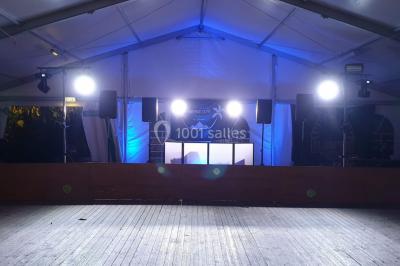 Miniature DJ Tocane-Saint-Apre (Dordogne) - Alliance Animation #50 Installation de matériel audio et éclairage dans une tente, avec une décoration sur le thème d'Halloween.