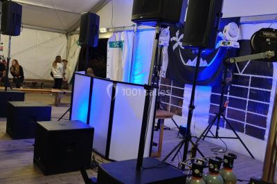 Miniature DJ Tocane-Saint-Apre (Dordogne) - Alliance Animation #51 Installation de matériel audio et éclairage dans une tente, avec une décoration sur le thème d'Halloween.