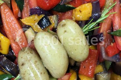 Miniature Traiteur Épinay-sur-Orge (Essonne) - Stevents Team Traiteur #15 Assortiment de verrines sucrées avec mousse, caramel, mangue et chantilly, disposées sur un plateau noir.