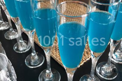 Miniature Traiteur Épinay-sur-Orge (Essonne) - Stevents Team Traiteur #23 Assortiment de verrines sucrées avec mousse, caramel, mangue et chantilly, disposées sur un plateau noir.