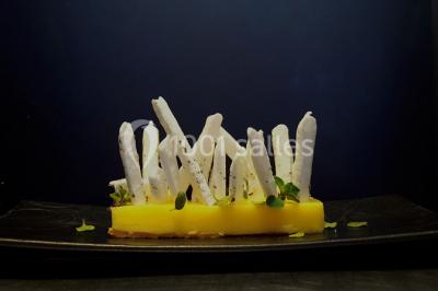 Miniature Traiteur Forest-sur-Marque (Nord) - Auberge du Tilleul #2 Assiette de homard décorée d'agrumes, œufs de poisson, herbes fraîches, accompagnée d'une sauce verte en verrine.