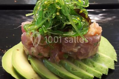 Miniature Traiteur Forest-sur-Marque (Nord) - Auberge du Tilleul #3 Assiette de homard décorée d'agrumes, œufs de poisson, herbes fraîches, accompagnée d'une sauce verte en verrine.