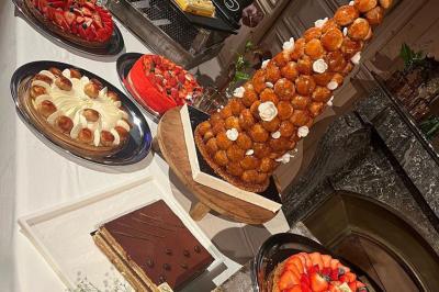 Miniature Traiteur Forest-sur-Marque (Nord) - Auberge du Tilleul #20 Assiette de homard décorée d'agrumes, œufs de poisson, herbes fraîches, accompagnée d'une sauce verte en verrine.