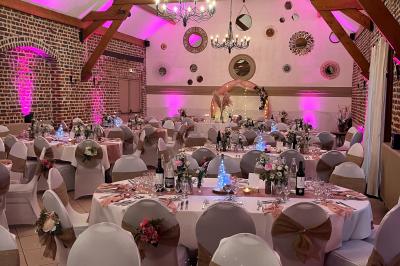 Miniature SALON GAUGUIN Nouvelle déco Assiette de homard décorée d'agrumes, œufs de poisson, herbes fraîches, accompagnée d'une sauce verte en verrine.