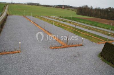 Miniature Location salle Ciney (Province de Namur) - Le Domaine d'Achêne #16 Voûtes en briques rouges soutenues par des colonnes en pierre dans une pièce au sol carrelé.