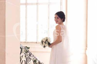 Miniature Location salle Lésigny (Seine-et-Marne) - Château de Lésigny #13 Feu d'artifice illuminant le ciel nocturne au-dessus d'un parc avec des spectateurs rassemblés sur une pelouse.