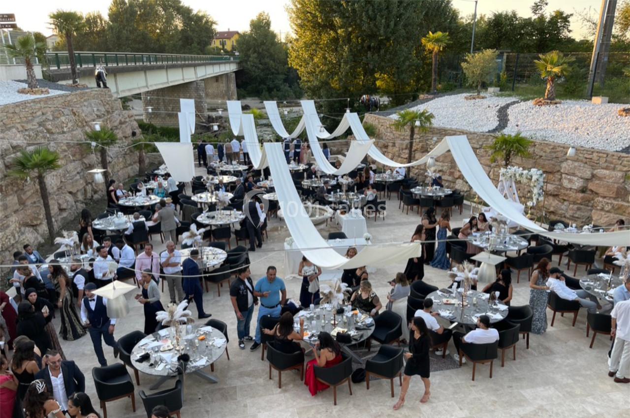 Terrasse au bord de l'Ain