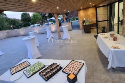 Miniature Location salle Gouville-sur-Mer (Manche) - Le Village du Phare #20 Étang entouré d'arbres illuminés la nuit, avec leurs reflets visibles sur l'eau calme.