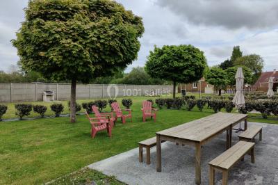 Miniature Location salle Gouville-sur-Mer (Manche) - Le Village du Phare #41 Étang entouré d'arbres illuminés la nuit, avec leurs reflets visibles sur l'eau calme.