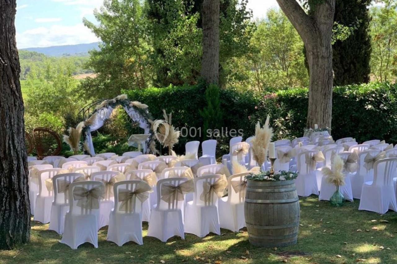 La cérémonie dans les jardins