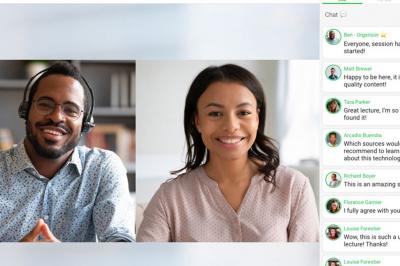 Deux personnes souriantes en visioconférence, avec un chat affichant des messages positifs à droite de l'écran.