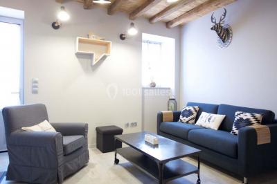 Miniature Location salle Thizy (Rhône) - Château de Laforest #18 Paysage rural avec une clôture en bois, des champs verdoyants, des arbres et un bâtiment en pierre sous un ciel…