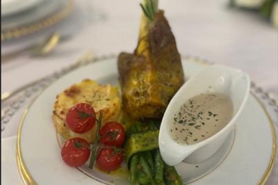 Miniature Traiteur Willems (Nord) - Plancha #14 Plateau de canapés variés avec garnitures colorées, incluant crevettes, fromage, légumes, œufs de poisson et herbes.