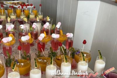 Miniature Traiteur Willems (Nord) - Plancha #17 Plateau de canapés variés avec garnitures colorées, incluant crevettes, fromage, légumes, œufs de poisson et herbes.