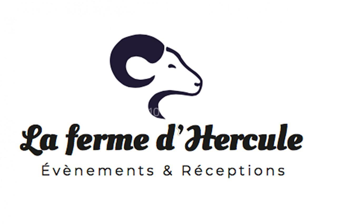 Location salle Haverskerque (Nord) - Ferme d'Hercule #11 Logo de ’La ferme d'Hercule’ avec un dessin de bélier stylisé et le texte ’Évènements & Réceptions’.
