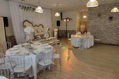 Miniature Location salle Villebon-sur-Yvette (Essonne) - La Prairie #9 Plateaux de fruits variés avec morceaux d'orange, pomme, kiwi, mangue, groseilles et ananas garni de myrtilles.