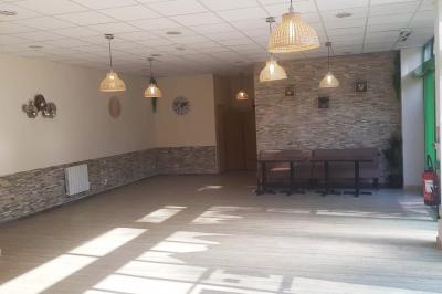 Miniature Location salle Villebon-sur-Yvette (Essonne) - La Prairie #29 Plateaux de fruits variés avec morceaux d'orange, pomme, kiwi, mangue, groseilles et ananas garni de myrtilles.