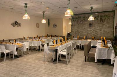 Miniature Location salle Villebon-sur-Yvette (Essonne) - La Prairie #26 Plateaux de fruits variés avec morceaux d'orange, pomme, kiwi, mangue, groseilles et ananas garni de myrtilles.