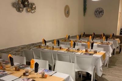 Miniature Location salle Villebon-sur-Yvette (Essonne) - La Prairie #22 Plateaux de fruits variés avec morceaux d'orange, pomme, kiwi, mangue, groseilles et ananas garni de myrtilles.