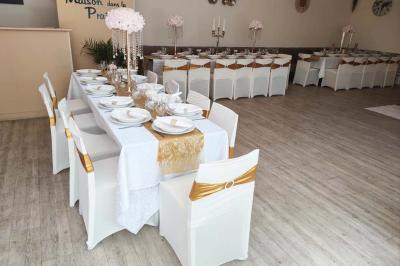 Miniature Location salle Villebon-sur-Yvette (Essonne) - La Prairie #2 Plateaux de fruits variés avec morceaux d'orange, pomme, kiwi, mangue, groseilles et ananas garni de myrtilles.