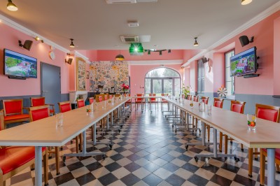 Le Pavillon du Prieuré / Work And Play