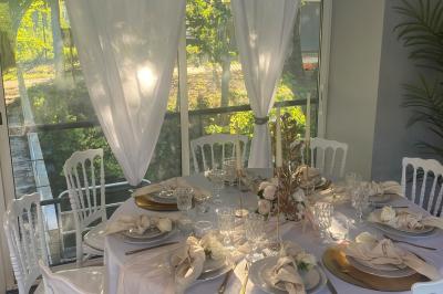 Miniature Location salle Jouy-le-Moutier (Val-d'Oise) - Le Yacht #8 Un parc verdoyant avec des arbres feuillus et une allée ensoleillée menant à un bâtiment blanc au loin.