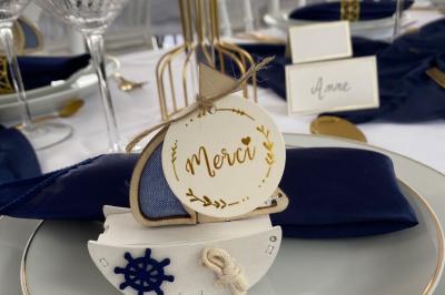 Miniature Location salle Jouy-le-Moutier (Val-d'Oise) - Le Yacht #22 Un parc verdoyant avec des arbres feuillus et une allée ensoleillée menant à un bâtiment blanc au loin.