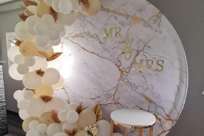 Miniature Location salle Jouy-le-Moutier (Val-d'Oise) - Le Yacht #32 Un parc verdoyant avec des arbres feuillus et une allée ensoleillée menant à un bâtiment blanc au loin.