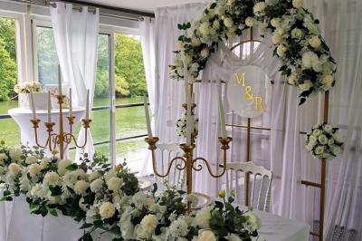 Miniature Location salle Jouy-le-Moutier (Val-d'Oise) - Le Yacht #18 Un parc verdoyant avec des arbres feuillus et une allée ensoleillée menant à un bâtiment blanc au loin.