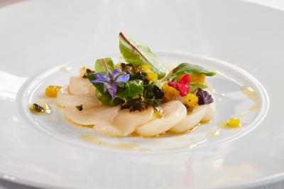 Miniature Location salle Gouvieux (Oise) - Château Jeanne & The Forest - Château de Montvillargenne #16 Un couple en tenue de mariage se tient devant une porte illuminée, entouré de briques et de végétation.