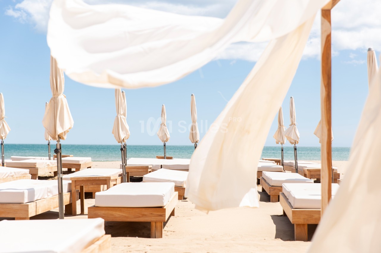 La partie beds de l'Hospitalet Beach