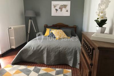 Miniature Location salle La Chapelle-Heulin (Loire-Atlantique) - Château Cassemichère #28 Rangées de tonneaux en bois alignés dans une cave voûtée avec éclairage tamisé.