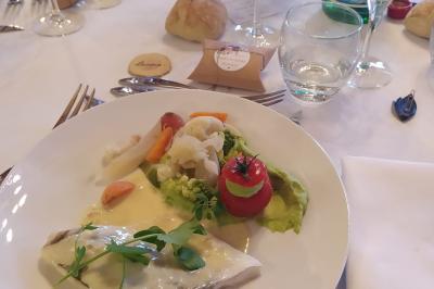 Miniature Location salle La Chapelle-Heulin (Loire-Atlantique) - Château Cassemichère #19 Rangées de tonneaux en bois alignés dans une cave voûtée avec éclairage tamisé.