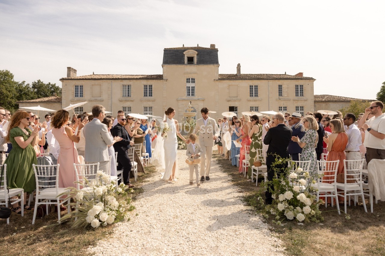 Cérémonie laique devant le château