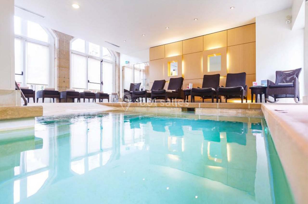 Piscine intérieure