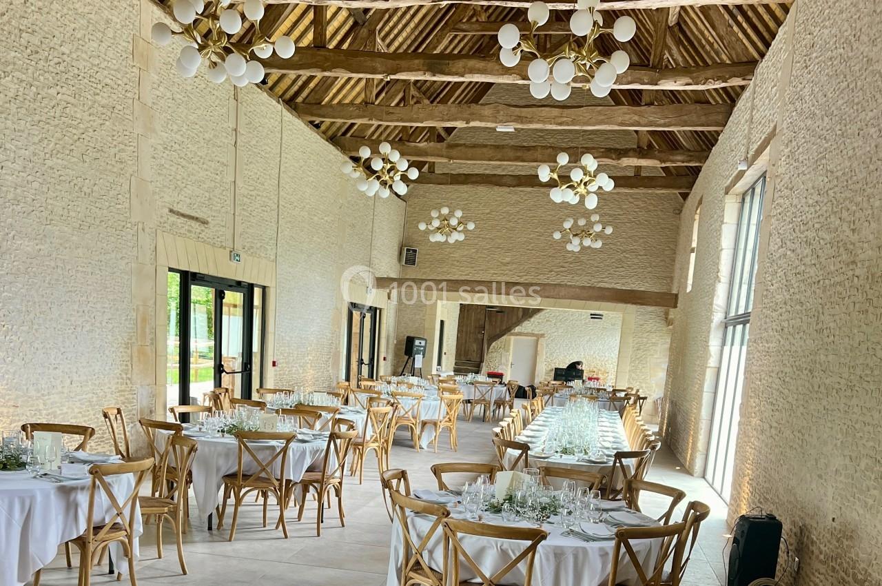 Salle avec charpente apparente
