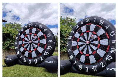 Miniature Le Rallye Loc #17 Structure gonflable jungle avec animaux et toboggan, entourée de feuilles, avec détails de location et caractéristiques.