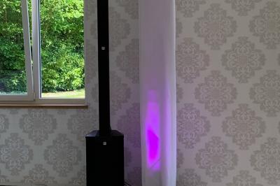 Miniature DJ Arras (Pas-de-Calais) - DJ Néon #5 Console de contrôle d'éclairage avec écran tactile affichant des réglages colorimétriques, installée dans un espace…