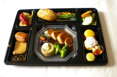 Miniature Location salle Saint-Priest (Rhône) - La Cantina del Séraphin #5 Plateau de verrines et bouchées variées, comprenant soupes, légumes, œufs et garnitures, présenté sur un plateau argenté.