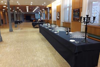 Miniature Location salle Saint-Priest (Rhône) - La Cantina del Séraphin #8 Plateau de verrines et bouchées variées, comprenant soupes, légumes, œufs et garnitures, présenté sur un plateau argenté.