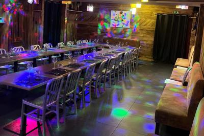 Miniature Location salle Saint-Priest (Rhône) - La Cantina del Séraphin #1 Plateau de verrines et bouchées variées, comprenant soupes, légumes, œufs et garnitures, présenté sur un plateau argenté.