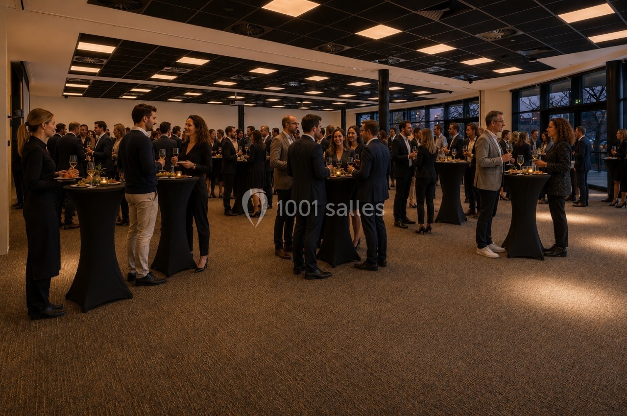 Location salle Namur (Province de Namur) - Casino Resort Namur #22 Personnes debout en tenue professionnelle discutant autour de tables hautes lors d'un événement en intérieur.