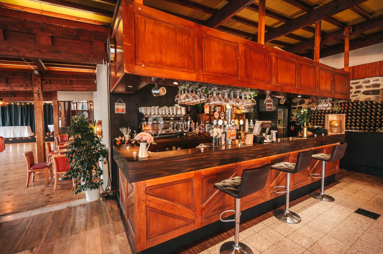 Bar équipé